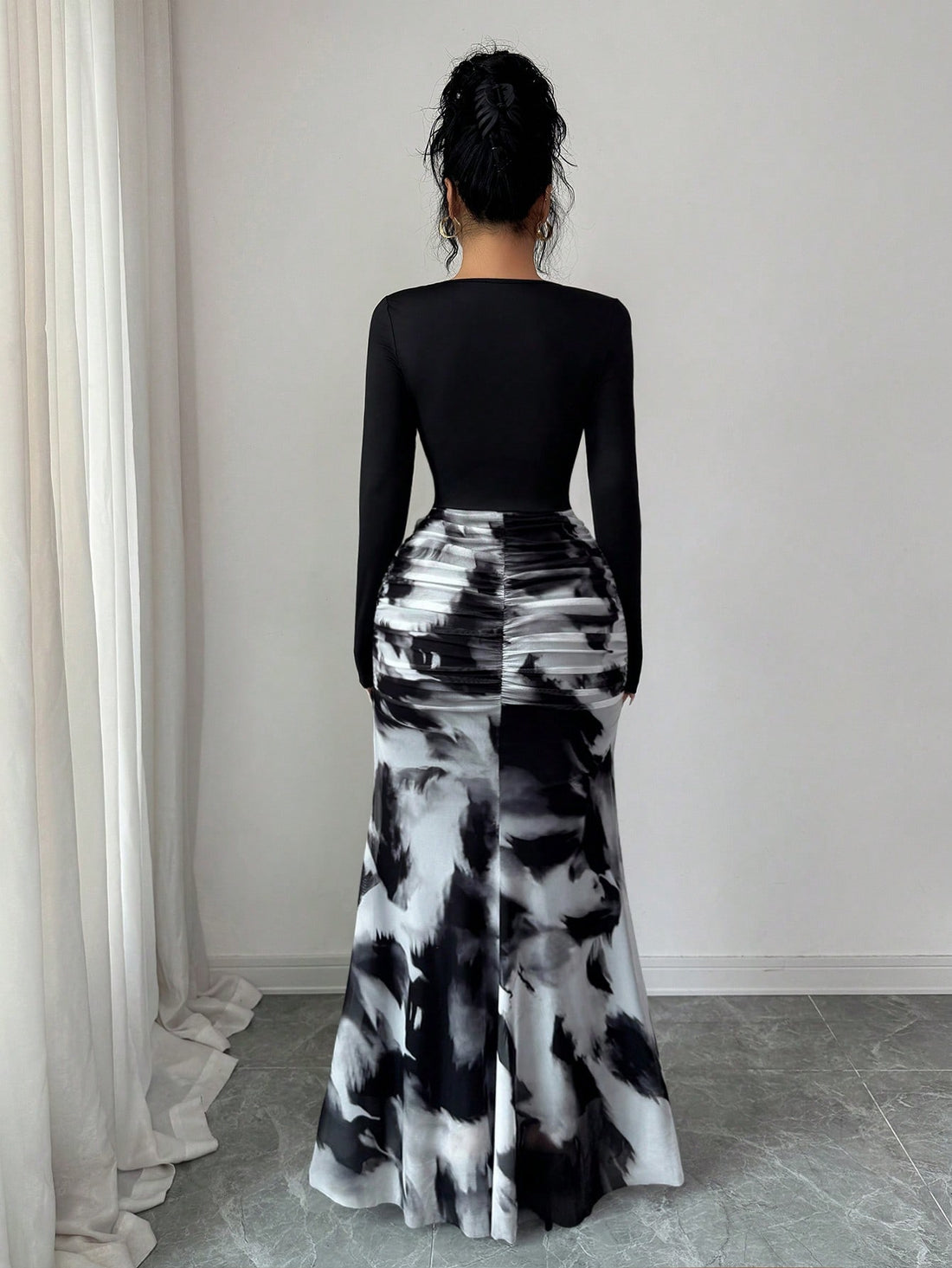 Make a statement in this stunning color block bodycon dress that's pure party perfection! The chic square neckline frames your face beautifully, while the fitted silhouette hugs all the right curves. A playful pleated hem adds movement and dimension, giving you that effortless elegance whether you're hitting the dance floor or turning heads at cocktail hour. Versatile enough for nights out, special occasions, or whenever you want to feel absolutely fabulous. This is the dress that does the heavy lifting so 