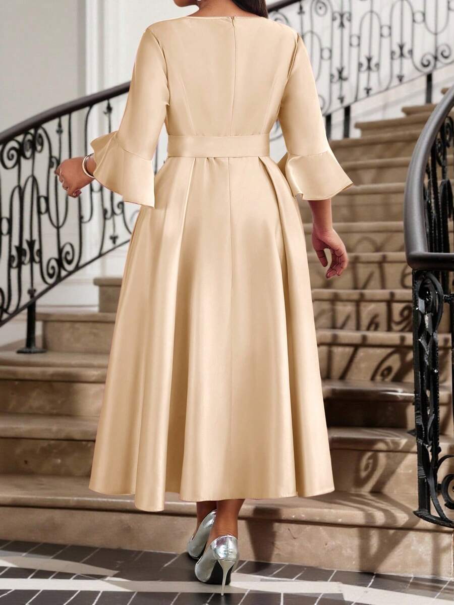 Elevate your celebration style with this stunning dark green A-line dress, designed to flatter and dazzle. The graceful flare sleeves add a touch of whimsy and movement, while the classic A-line silhouette ensures a flattering fit for all body types. Perfect for autumn galas, winter parties, and festive gatherings, this dress combines timeless elegance with modern comfort. The rich, jewel-toned green works beautifully with seasonal palettes and pairs effortlessly with your favorite accessories. Whether you'