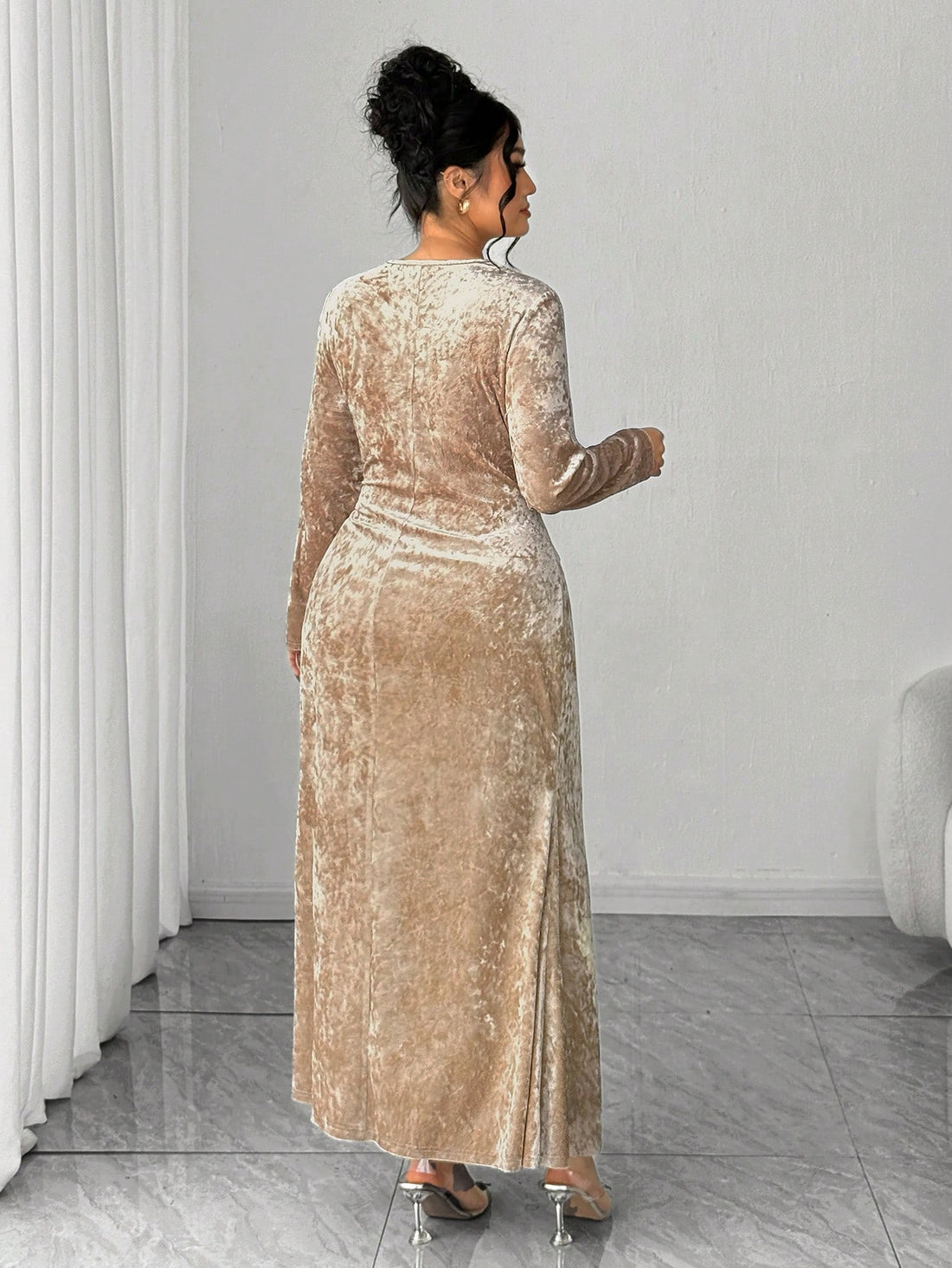 Slip into sophistication with this show-stopping velvet turtleneck dress that hugs you in all the right ways. The ruched waist creates a flattering silhouette while the dramatic fishtail hem adds a flirty twist to your evening look. Crafted in sumptuous velvet, this plus-size beauty is your go-to for autumn and winter cocktail parties where you want to turn heads. Cozy, chic, and unapologetically glamorous—because confidence looks best in velvet.