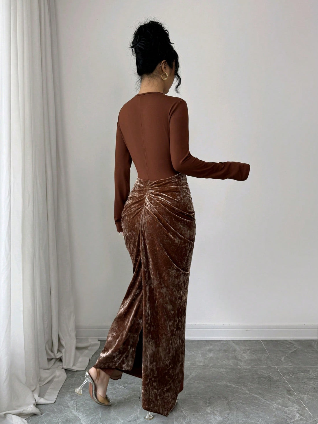 Slip into sophistication with this stunning velvet dress that's equal parts cozy and chic. The luxurious velvet fabric drapes beautifully while the pleated round neckline adds a touch of refined elegance. Shimmering metal accents catch the light with every move, making this your go-to piece for autumn and winter gatherings. Whether you're heading to a dinner date or a festive celebration, this dress transforms any occasion into something special. Comfort meets style in a design that feels as good as it look