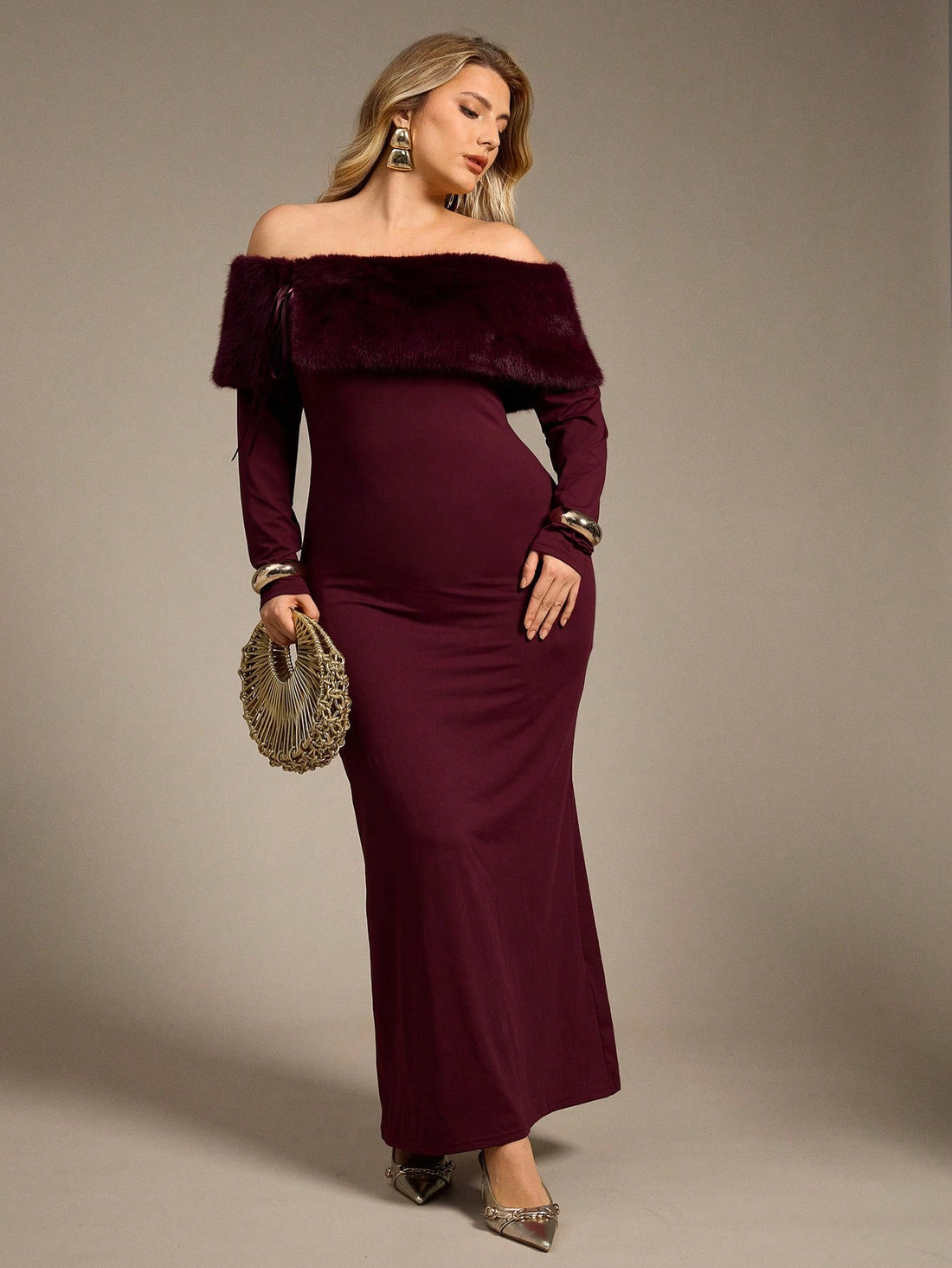 Elevate your event wardrobe with this stunning plus-size maxi dress, where timeless elegance meets modern flair. The luxurious faux fur collar adds a touch of glamour and sophistication, perfect for romantic dinners, galas, and formal celebrations. Designed to flatter and celebrate your curves, this dress combines flowing fabric with refined details that make you feel absolutely fabulous. Whether you're dancing the night away or making a grand entrance, this showstopper ensures you'll turn heads and feel co