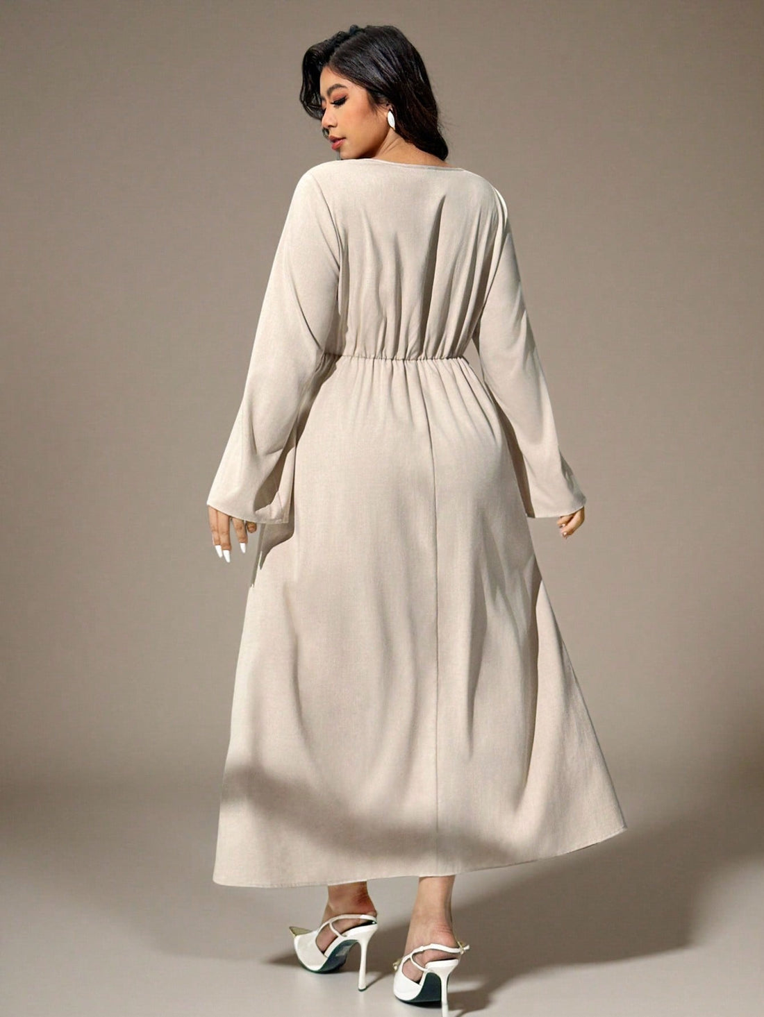 Elevate your wardrobe with this stunning plus-size A-line dress that effortlessly transitions from boardroom to brunch! The flattering square neckline and long sleeves provide timeless elegance, while strategic ruching adds dimension and movement. Whether you're dressing up for a special event or keeping it casual, this versatile piece celebrates your curves with confidence and style. Perfect for anyone who refuses to compromise on sophistication or comfort.