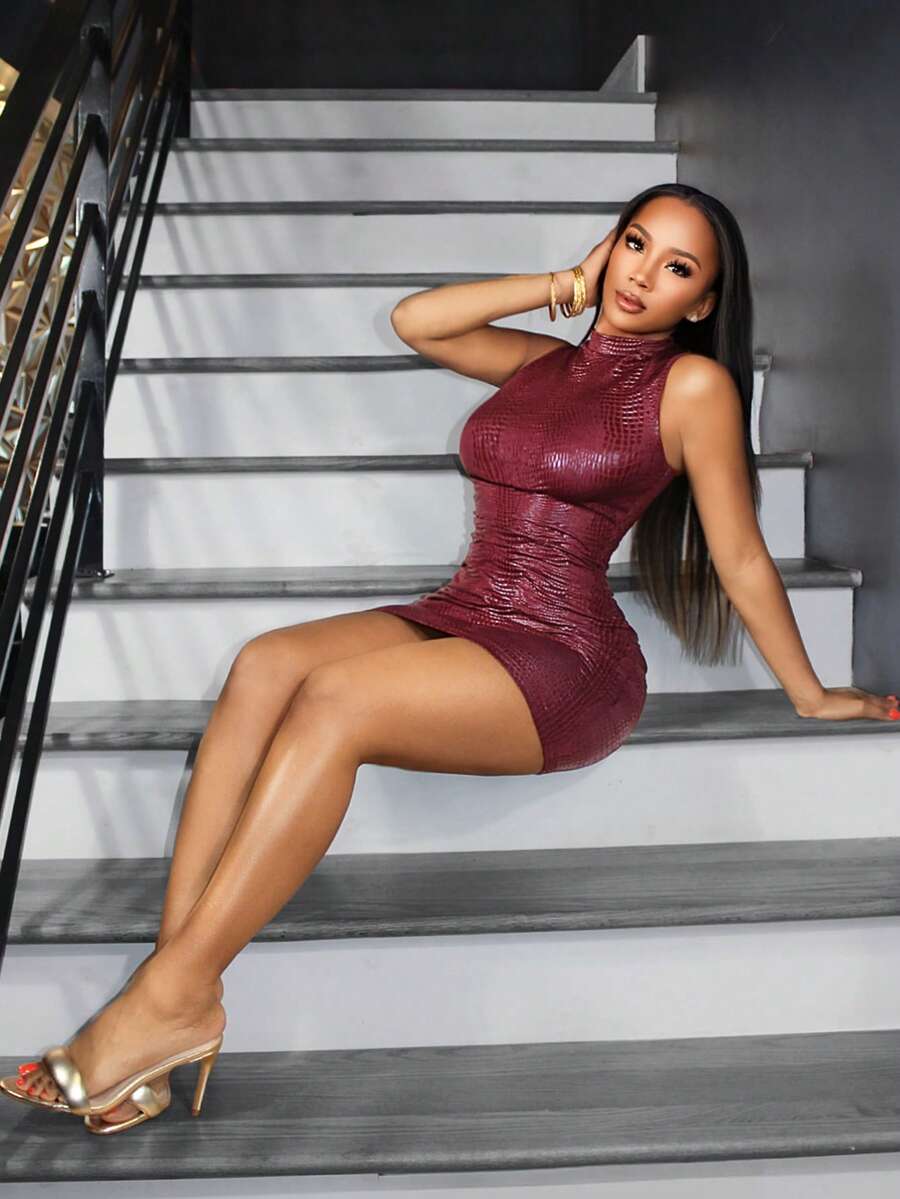 Exude Nocturnal Sophistication in Our Chic Cherry Red Snake Skin Bodycon Dress!

Experience the breathtaking fusion of exotic heritage and sharp, modern architectural tailoring. This stunning shiny bodycon ensemble is meticulously designed for the woman who values a high-fashion, "quiet luxury" approach to ceremonial dressing—the ultimate centerpiece for prestigious gala retreats, exclusive midnight soirées, and high-authority special occasions.

Iconic Snake Skin Artistry: Featuring a masterful