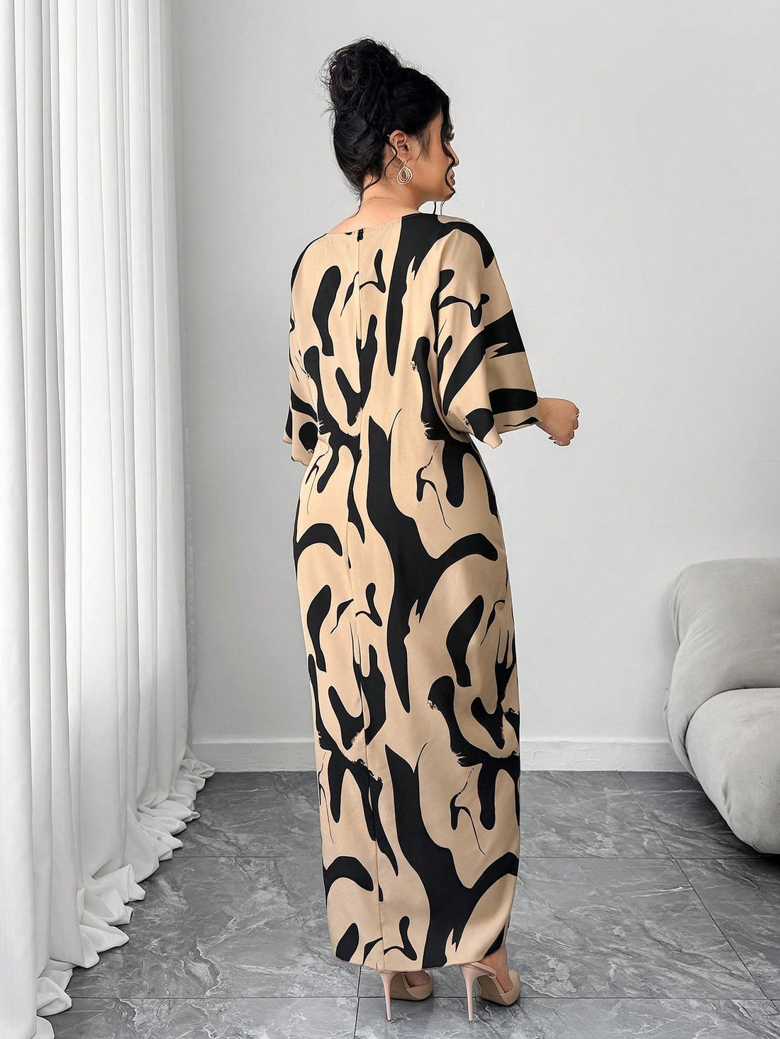 Make a statement in this fabulous Elenzga plus-size dress that's all about celebrating your unique style! The vibrant allover print catches every eye, while the V-neckline and flowing batwing sleeves create an effortlessly chic vibe. A playful twist at the waist adds dimension and keeps things interesting. Whether you're heading to brunch, a night out, or just want to feel amazing in your everyday, this elegant dress delivers comfort without compromising on pizzazz. Because looking good should always feel t