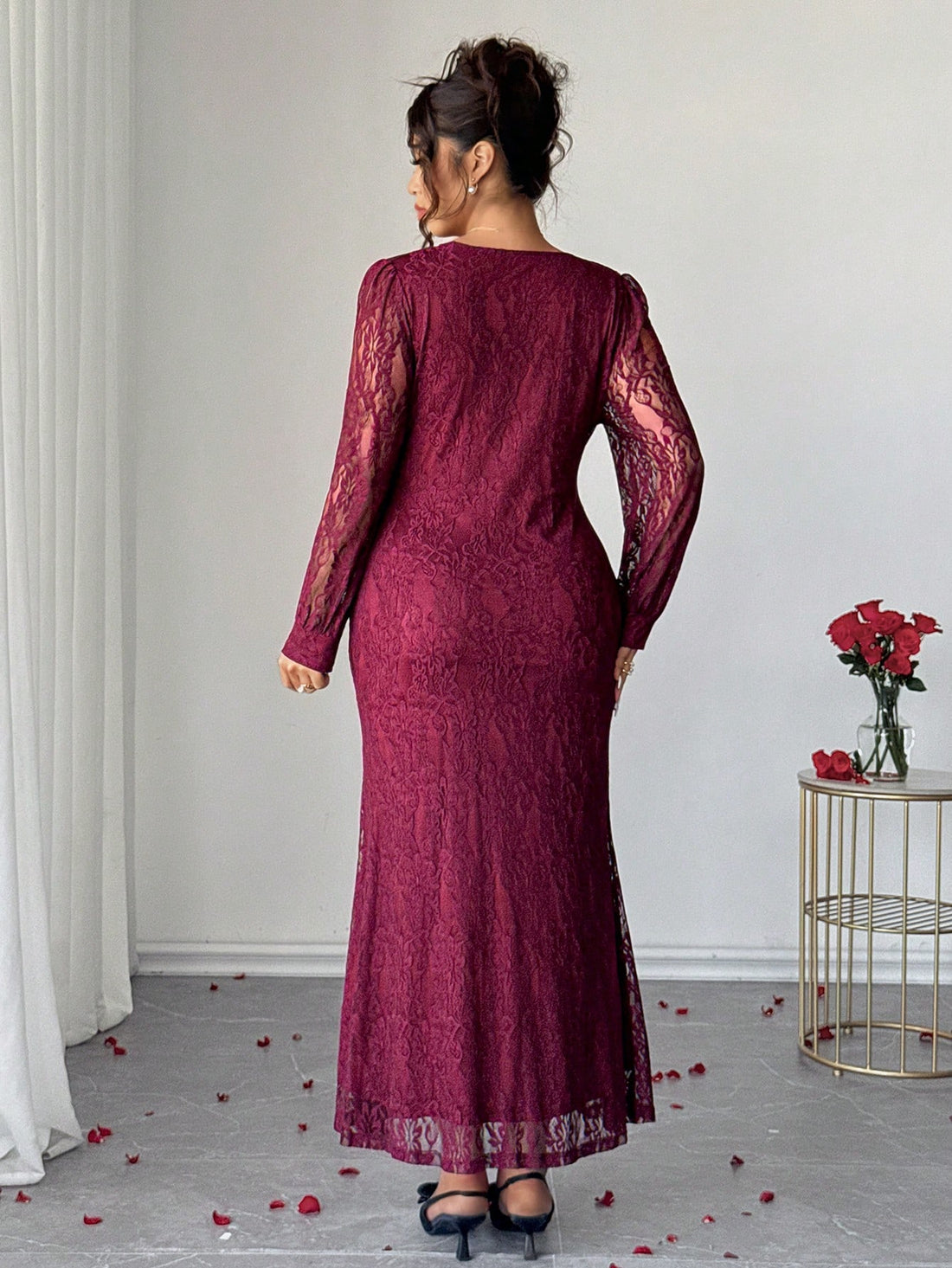 Turn heads at your next spring or autumn event in this stunning V-neck dress that effortlessly blends sophistication with modern flair. The long sleeves provide elegant coverage while the strategically ruched details create a flattering silhouette that moves beautifully with you. The dramatic fishtail hem adds a touch of glamour and movement, making it perfect for date nights, cocktail parties, or any gathering where you want to feel absolutely fabulous. Versatile enough for various occasions yet distinctiv