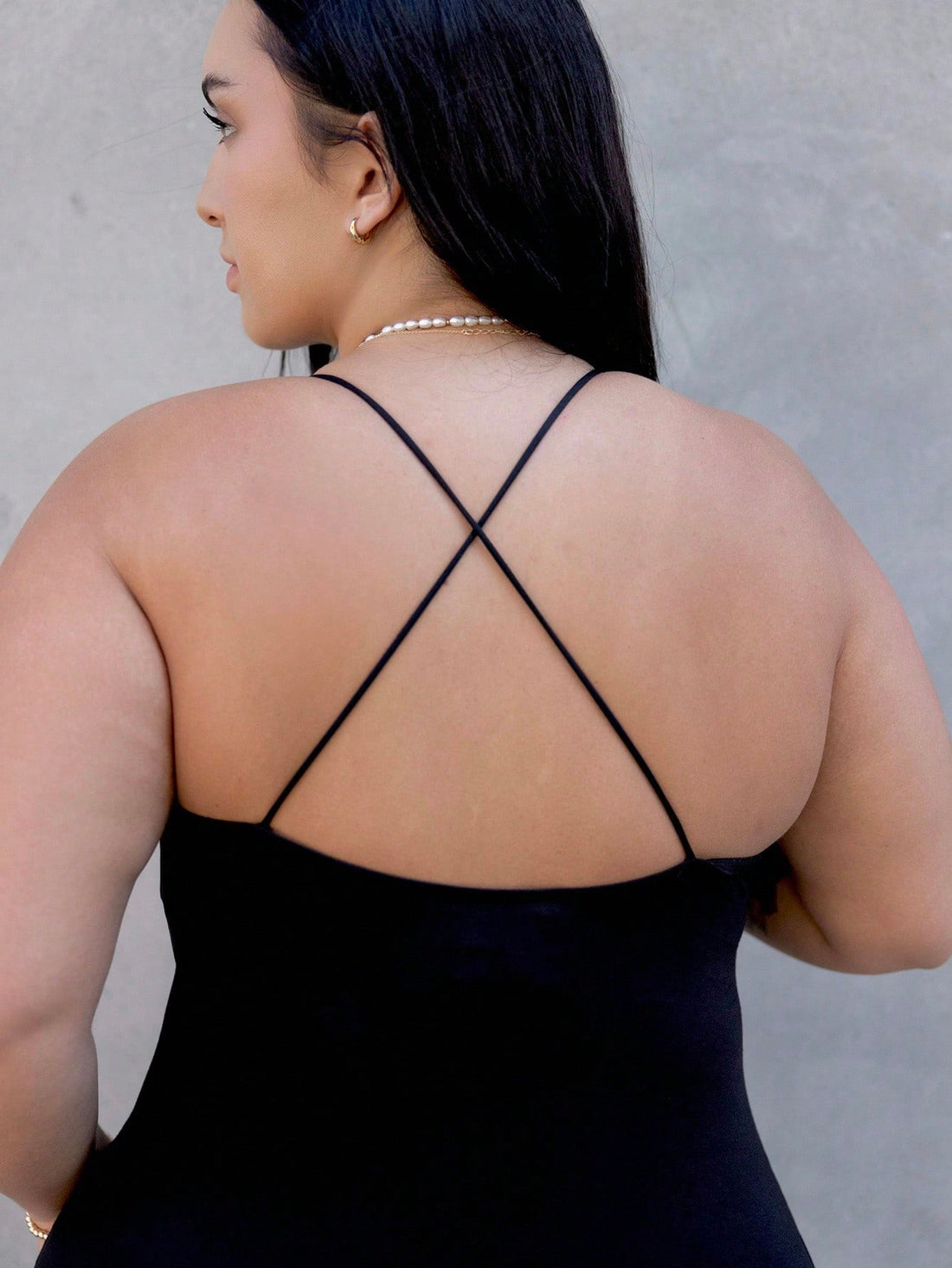 Effortlessly chic meets comfort in this plus-size cross tie dress! Designed for those who love minimalist style without sacrificing personality, this solid-color stunner features a flattering cross-tie detail that adds just the right amount of visual interest. Perfect for casual days, coffee dates, or whenever you want to look put-together without trying too hard. The clean lines and timeless silhouette make it a versatile wardrobe essential that pairs beautifully with sneakers, boots, or your favorite acce