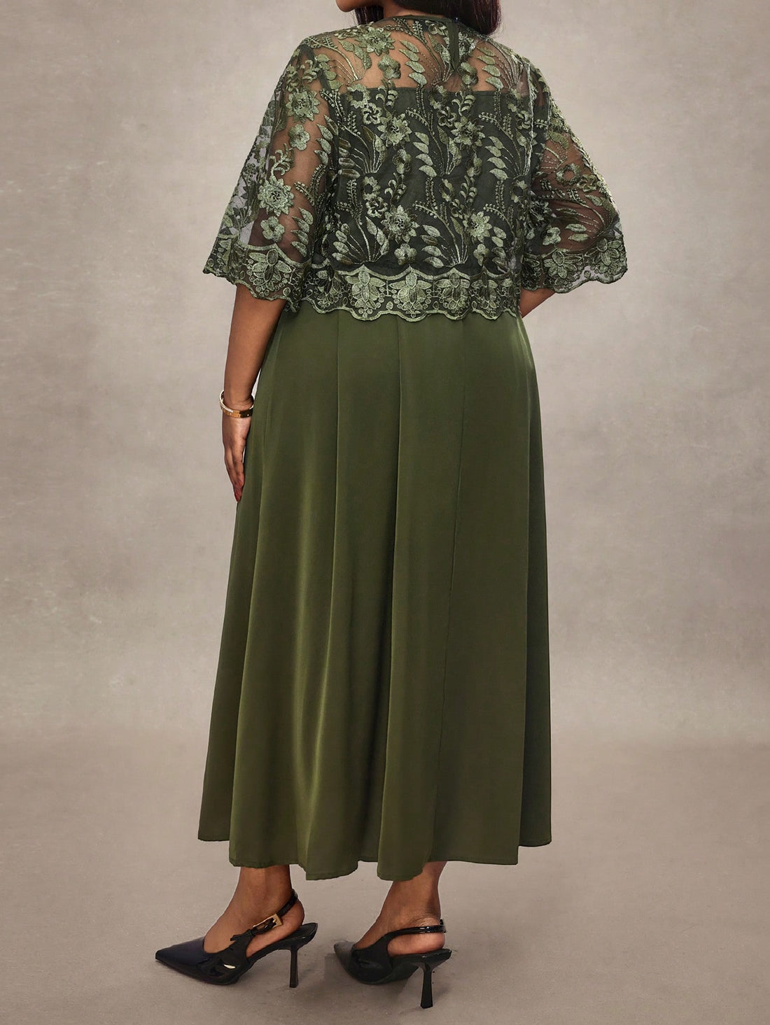 Twirl into summer with this gorgeous green A-line dress that celebrates curves beautifully! Crafted for plus-size figures, this romantic piece features delicate embroidery details that catch the light and turn heads. The flattering A-line silhouette skims gracefully over the body, while the lush green hue brings out natural radiance. Perfect for garden parties, weddings, or any occasion calling for effortless elegance. Slip it on and feel like the best version of yourself—because you absolutely are!