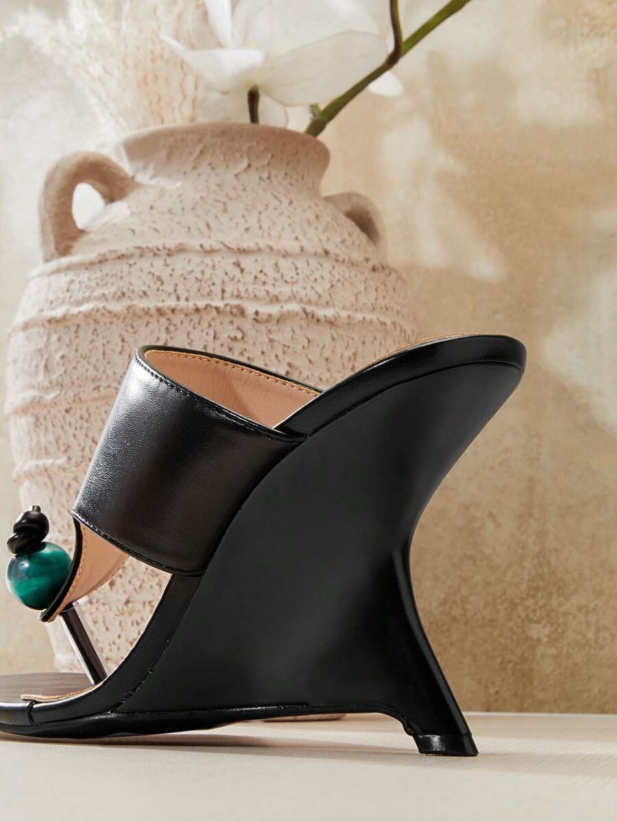 Step into style with our Elegant Chunky Wedge Heeled Sandals—the ultimate go-to for women who refuse to compromise on comfort or flair. These beauties feature a sturdy wedge heel that keeps you elevated without the foot fatigue, paired with a sleek silhouette that works from brunch to beach days. Whether you're running errands around town or jet-setting on your next adventure, these versatile sandals slip on effortlessly and pair with everything in your closet. Durable construction meets playful elegance, m