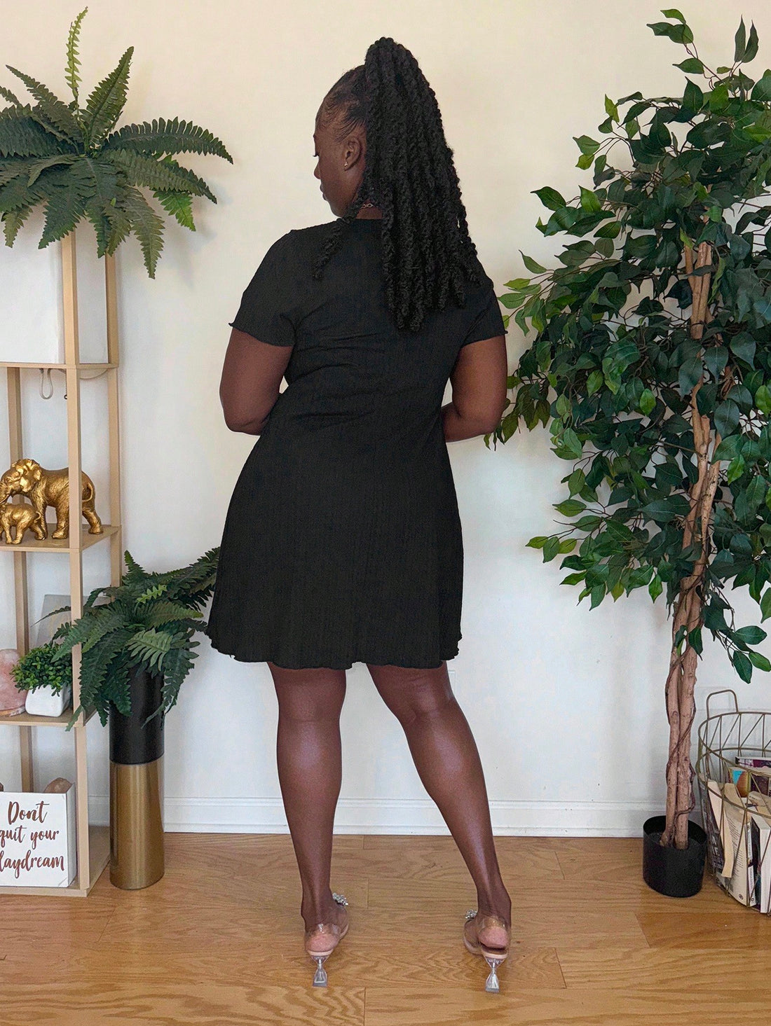 Celebrate in style with this charming plus-size dress designed to flatter and delight! The square collar adds a touch of sophistication, while the playful bow detail brings personality to your look. Short sleeves keep you cool during those warm graduation festivities, and the thoughtfully cut silhouette works beautifully with pear and triangle body shapes. Whether you're walking across the stage or dancing at the after-party, this elegant piece ensures you feel confident, comfortable, and absolutely fabulou