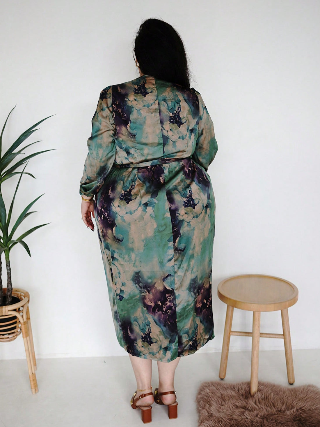 Flaunt your curves with confidence in this stunning plus-size dress designed with you in mind! The flattering V-neckline draws the eye upward while the adjustable waist tie cinches at just the right spot, creating gorgeous definition and balance for pear and triangle body shapes. Long sleeves add elegance and versatility, making it perfect for everything from office days to evening outings. The thoughtful cut celebrates your silhouette while keeping you comfortable and fabulous. Dress it up with heels or do