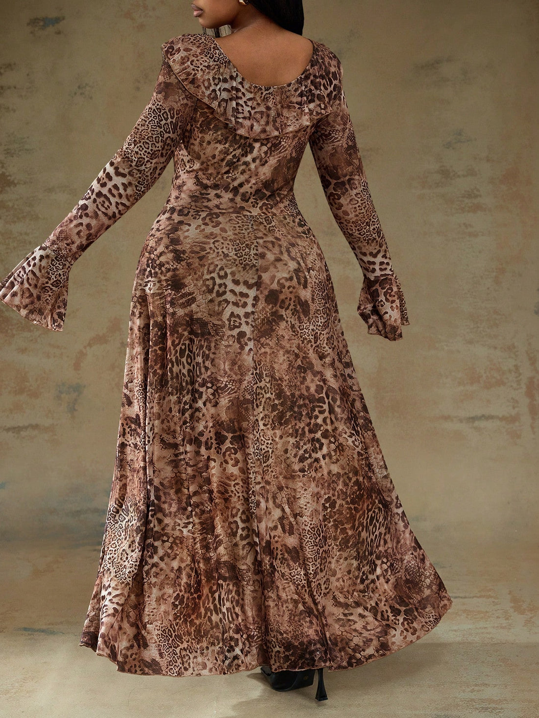 Unleash your wild side in this fabulous plus-size dress that's equal parts fierce and fun! The bold leopard print makes a statement, while the charming ruffle collar adds a touch of playful elegance. Flare sleeves create a dramatic silhouette that flatters and flows beautifully. Perfect for turning heads at any occasion, this dress celebrates your curves with style and confidence. Comfortable, eye-catching, and undeniably chic—because fashion should always be this much fun!