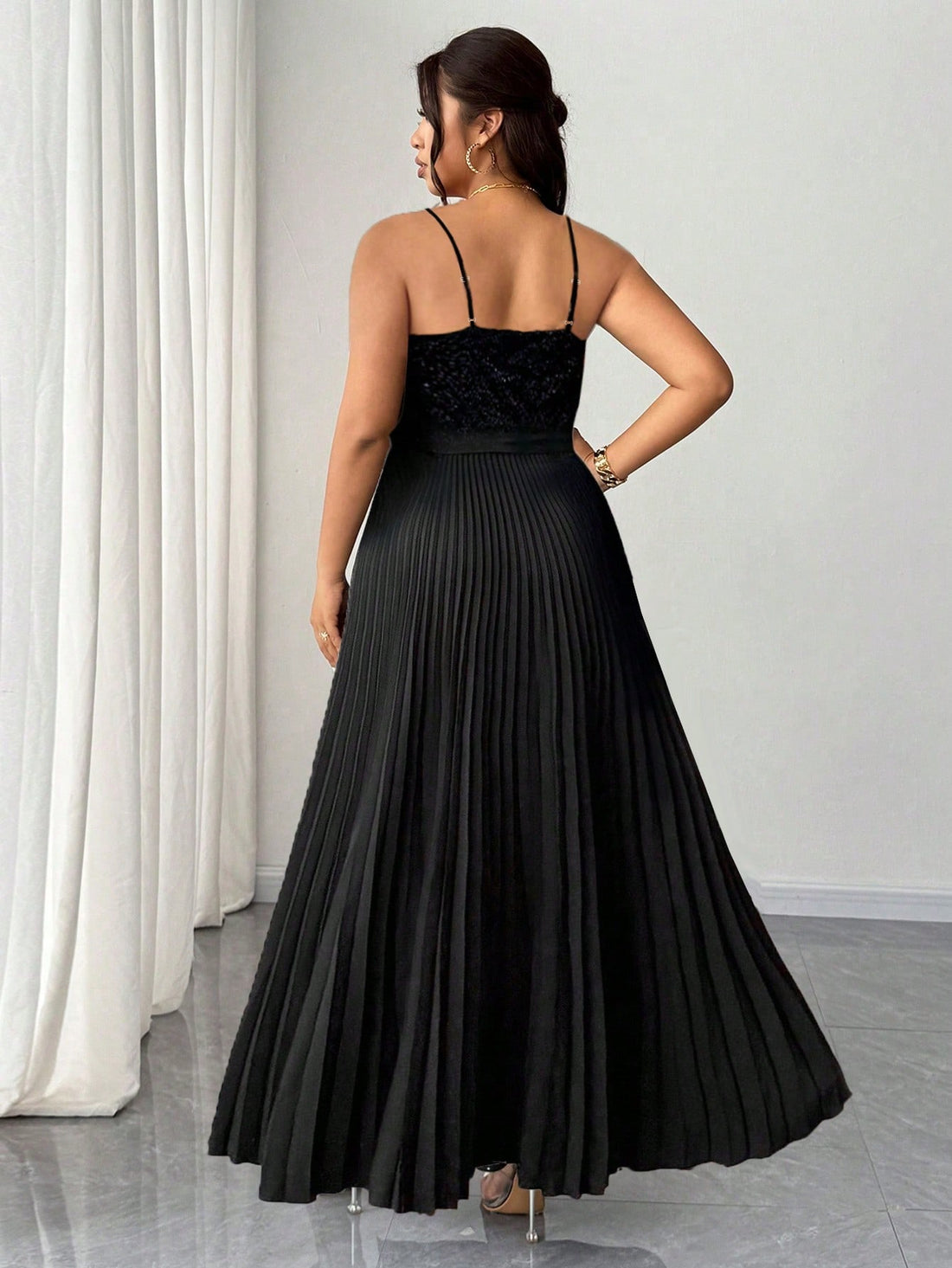 Make a statement at your next celebration in this stunning plus-size party dress! Featuring an exquisite embroidered lace collar that adds instant sophistication, paired with graceful pleating throughout for a flattering silhouette. The charming bow tie waist cinches beautifully, creating an hourglass effect that's both elegant and fun. Perfect for cocktail parties, weddings, or any special occasion where you want to feel absolutely fabulous. This dress celebrates curves with style and confidence!