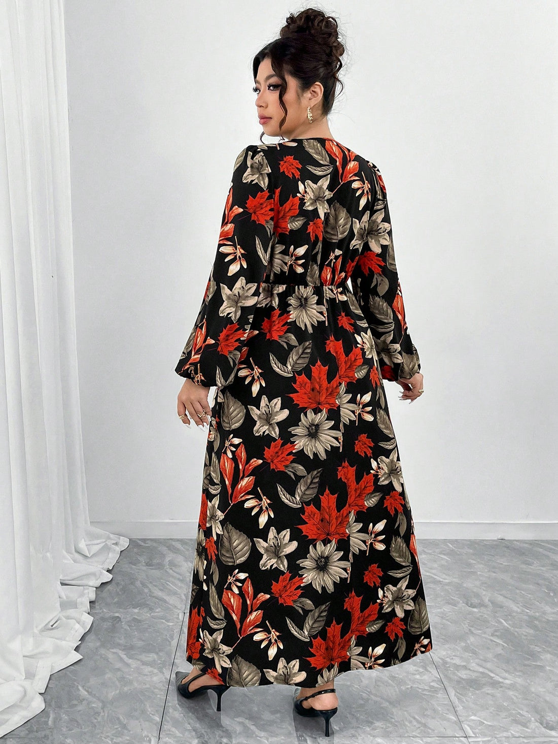 Elevate your wardrobe with this stunning plus-size dress that's ready for any occasion! The charming maple leaf print adds a touch of nature-inspired elegance, while the flattering A-line silhouette celebrates your curves beautifully. The V-neckline draws the eye upward with sophistication, and those dreamy lantern sleeves bring playful movement and dimension. Whether you're heading to a special date, gathering with friends, or stepping out for an evening event, this dress delivers comfort and style in one 