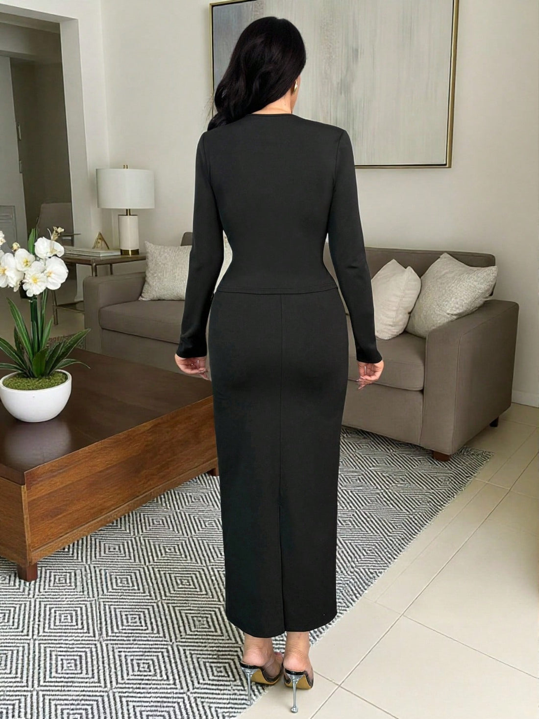 Exude Commanding Sophistication in Our Chic Metal Detail Pantsuit Set!

Experience the breathtaking fusion of corporate heritage and sharp, modern architectural tailoring. This stunning pantsuit ensemble is meticulously designed for the woman who values a high-fashion, "quiet luxury" approach to power dressing—the ultimate centerpiece for prestigious boardroom meetings, exclusive rooftop summer dates, and high-authority professional gatherings.

Iconic Metallic Artistry: Featuring masterfully curated hardwa