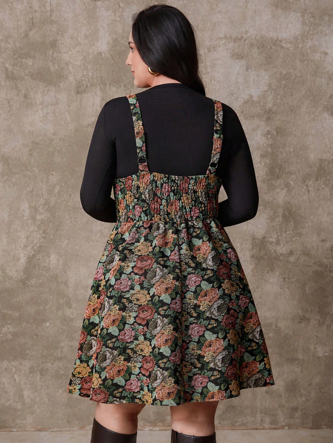 Slip into sophistication with this stunning jacquard sleeveless midi dress, designed for the modern plus-size woman who refuses to compromise on style. The intricate jacquard fabric adds visual interest and texture, while the timeless midi length keeps things polished and office-ready. Perfect for commuting from home to meetings or weekend outings, this versatile piece transitions seamlessly from day to night. The sleeveless cut offers breathability and pairs beautifully with blazers, cardigans, or statemen