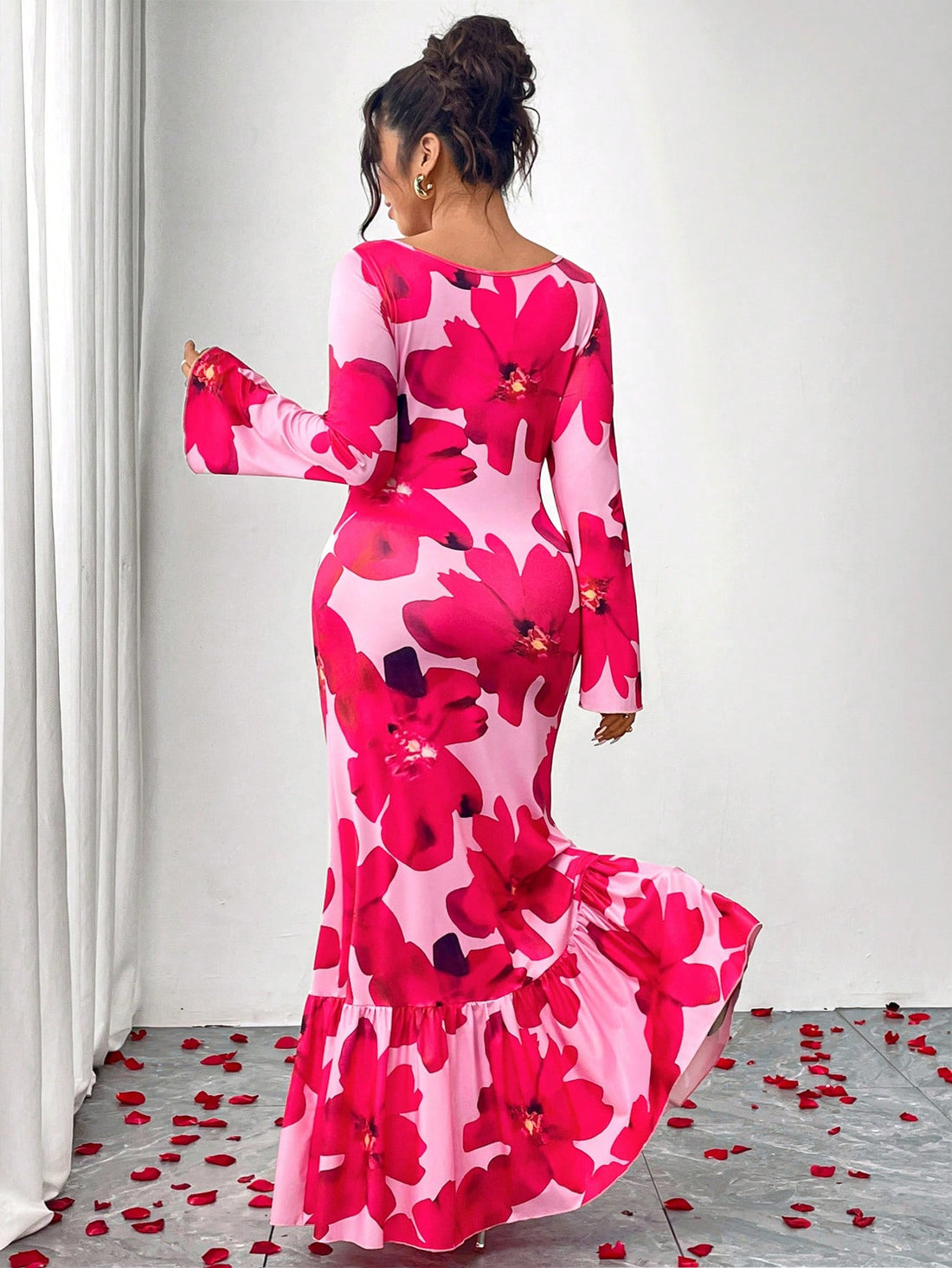 Wrap yourself in effortless elegance with this stunning plus-size floral dress! Featuring a flattering wrap silhouette that celebrates your curves and long, flowy flare sleeves that add a touch of drama and movement, this piece is perfect for everything from brunch dates to evening events. The vibrant floral print brings joy and personality to your wardrobe, while the thoughtful design ensures you'll feel confident and comfortable all day long. A versatile essential that proves style has no size limit!