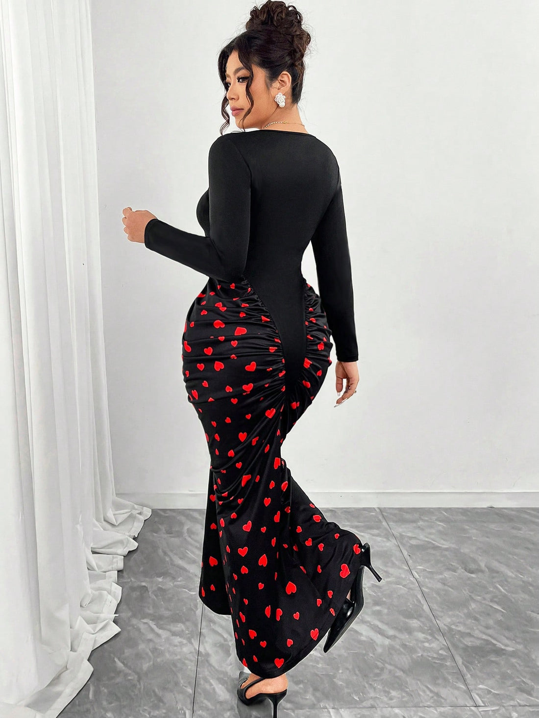 Celebrate love in style with this stunning plus-size maxi dress, featuring an enchanting heart print that steals the show. The flowing silhouette flatters every curve while the romantic design makes it perfect for date nights, anniversaries, and special gatherings. Crafted for comfort and confidence, this dress transitions effortlessly from intimate dinners to festive celebrations. Whether you're dancing the night away or enjoying a cozy evening out, this charming piece brings joy and elegance to any occasi