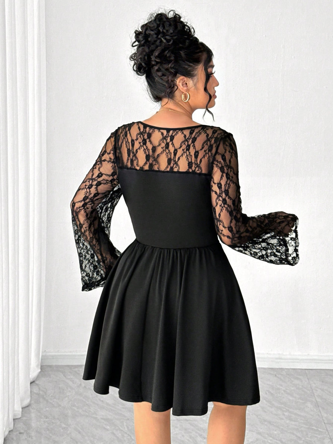 Embrace your curves in this charming plus-size dress that's equal parts comfort and chic! The sweetheart neckline flatters beautifully while flare sleeves add a playful, feminine touch. A tie waist cinches at just the right spot, creating a gorgeous silhouette without any fuss. Available in versatile solid colors, this dress transitions effortlessly from casual outings to weekend adventures. Perfect for anyone who wants to look put-together without overthinking it—just slip it on and feel fabulous!