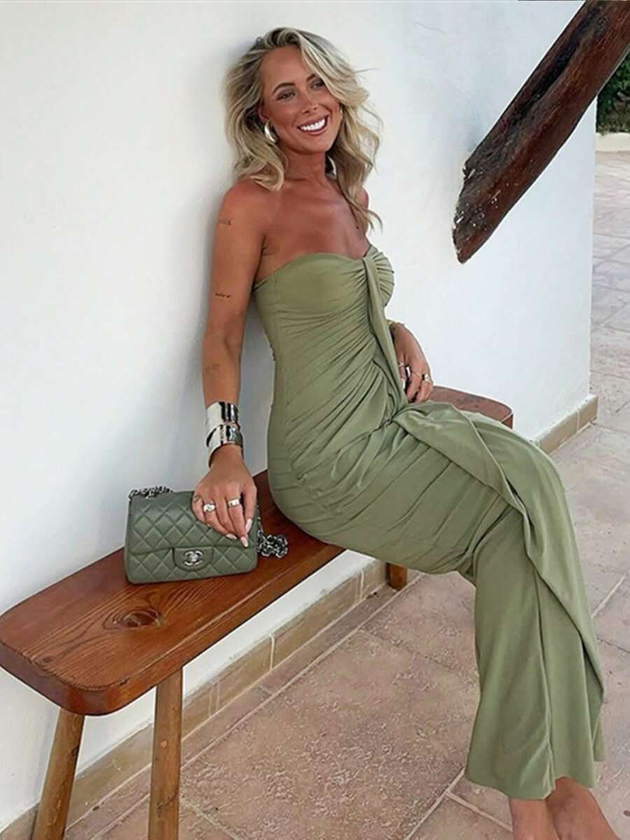 This Elegant Off-Shoulder Backless Long Dress features a sleek floor-length cut and a daring open back to ensure every look makes a bold statement. Perfect for summer club parties or glamorous evening gowns, the sophisticated off-shoulder neckline offers a timeless look that highlights your silhouette. The high-quality stretch fabric is specifically engineered to provide a secure yet flexible fit, allowing you to move with confidence on the dance floor.