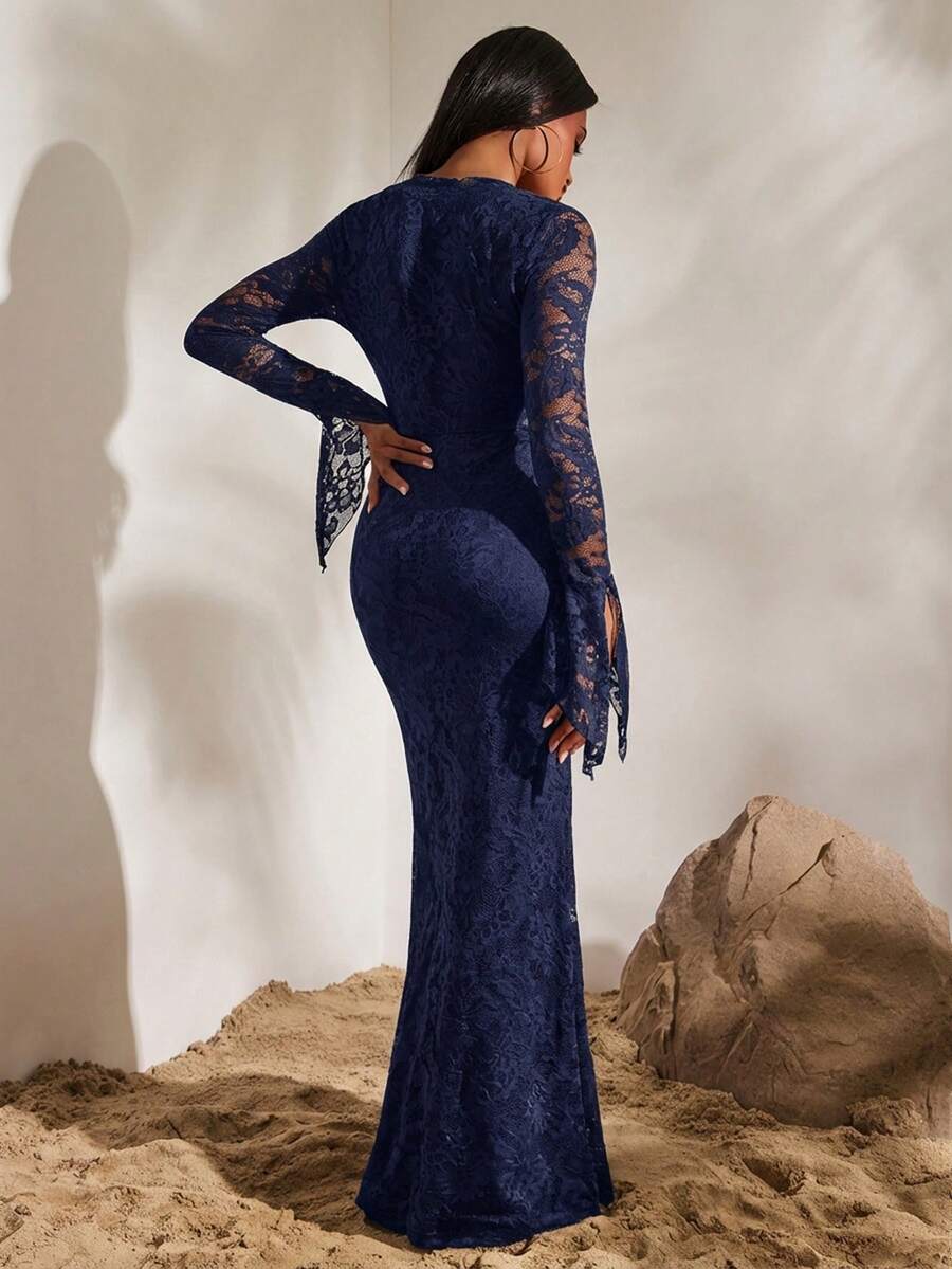 Experience the breathtaking fusion of heritage artisanal artistry and sharp, modern architectural tailoring. This stunning lace-trimmed ensemble is meticulously designed for the woman who values a high-fashion, "quiet luxury" approach to seasonal dressing—the ultimate centerpiece for prestigious coastal retreats, exclusive garden soirées, and high-authority summer vacations.