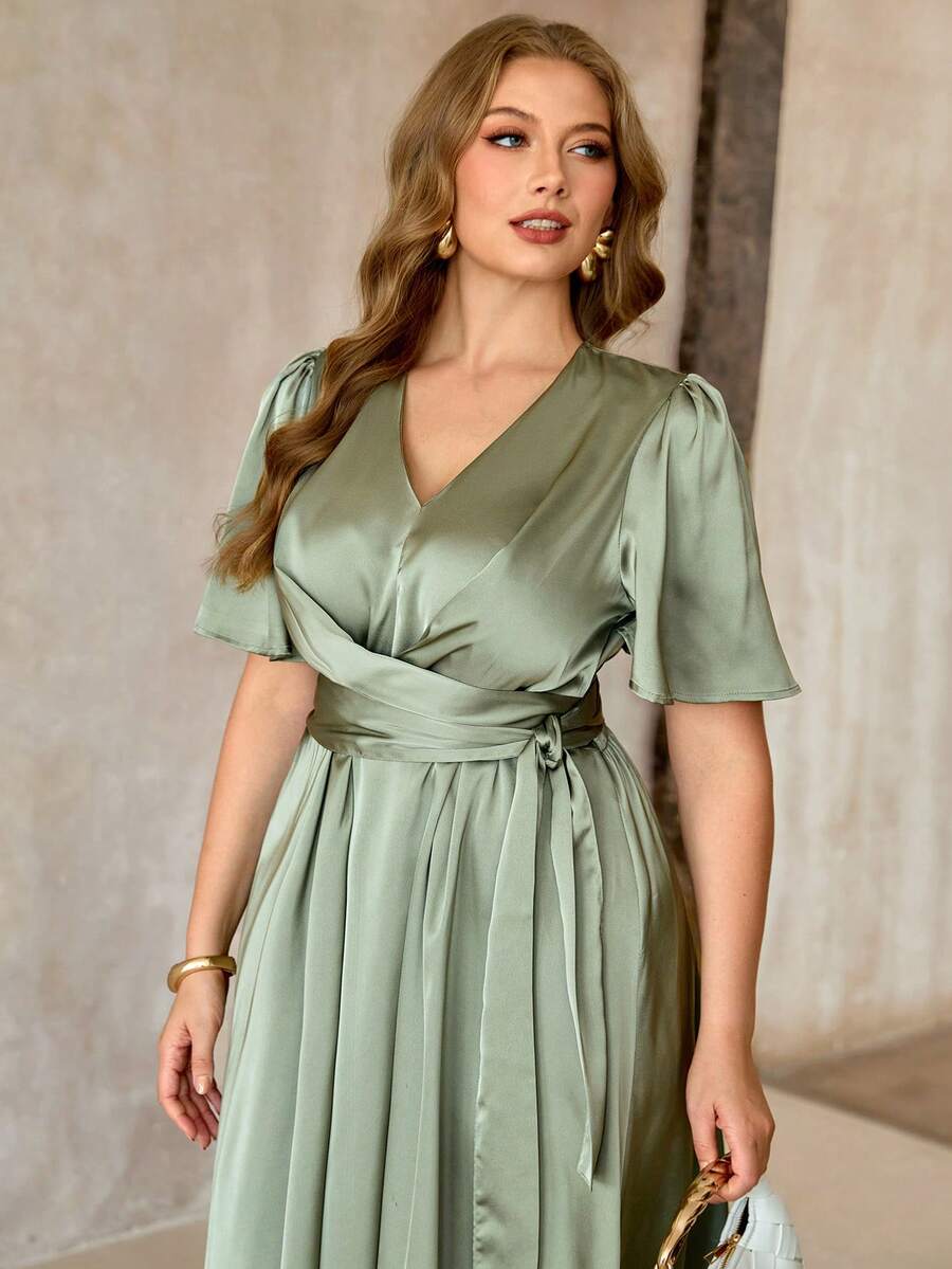 Experience the breathtaking fusion of classic silken heritage and sharp, modern architectural tailoring. This stunning satin ensemble is meticulously designed for the woman who values a high-fashion, "quiet luxury" approach to dressing—the ultimate centerpiece for prestigious office meetings, exclusive evening parties, and high-authority everyday style.