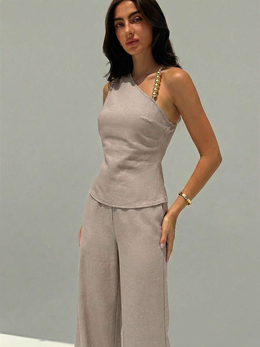 Streamline your wardrobe with this polished two-piece commuter set designed for the modern woman.