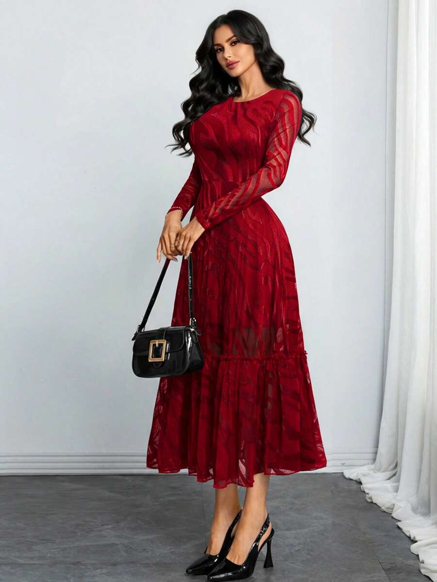 Experience the breathtaking fusion of heritage jacquard artistry and sharp, modern architectural tailoring. This stunning double-layer ensemble is meticulously designed for the woman who values a high-fashion, "quiet luxury" approach to seasonal dressing—the ultimate centerpiece for prestigious office environments, exclusive holiday soirées, and high-authority social events.