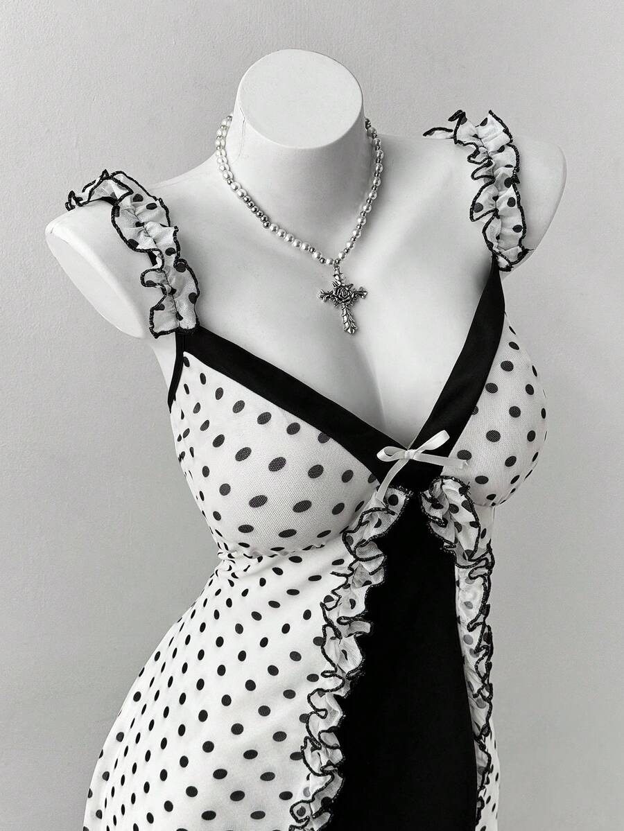 Experience the breathtaking fusion of heritage pin-up artistry and sharp, modern architectural tailoring. This stunning bow-accented ensemble is meticulously designed for the woman who values a high-fashion, "quiet luxury" approach to seasonal dressing—the ultimate centerpiece for prestigious date-night soirées, exclusive evening retreats, and high-authority social engagements.