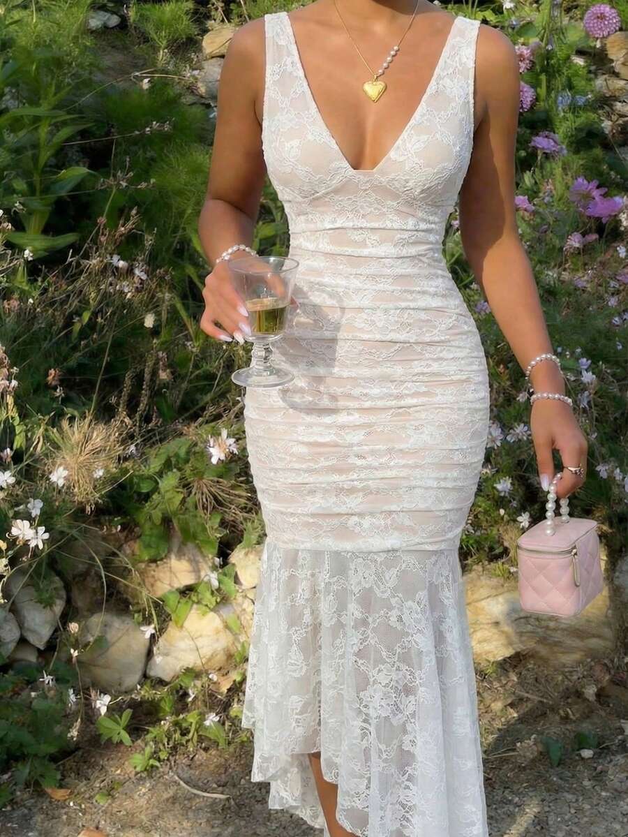 Experience the breathtaking fusion of neoclassical lace heritage and sharp, modern architectural tailoring. This stunning asymmetric ensemble is meticulously designed for the woman who values a high-fashion, "quiet luxury" approach to seasonal dressing—the ultimate centerpiece for prestigious summer tea parties, exclusive weddings, and high-authority special occasions.