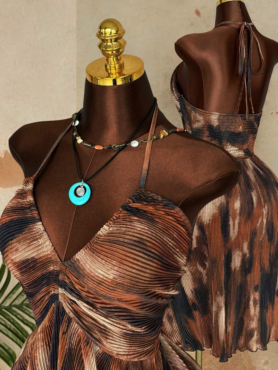 Experience the breathtaking fusion of heritage artisanal artistry and sharp, modern architectural tailoring. This stunning ombre-gradient ensemble is meticulously designed for the woman who values a high-fashion, "quiet luxury" approach to seasonal dressing—the ultimate centerpiece for prestigious festival retreats, exclusive coastal soirées, and high-authority summer vacations.