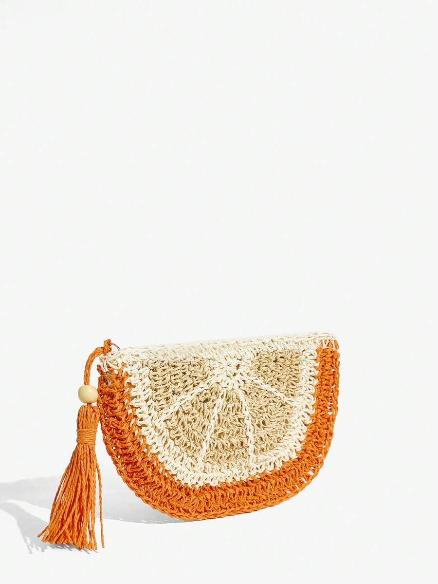 Side detail of summer straw handbag with zipper closure