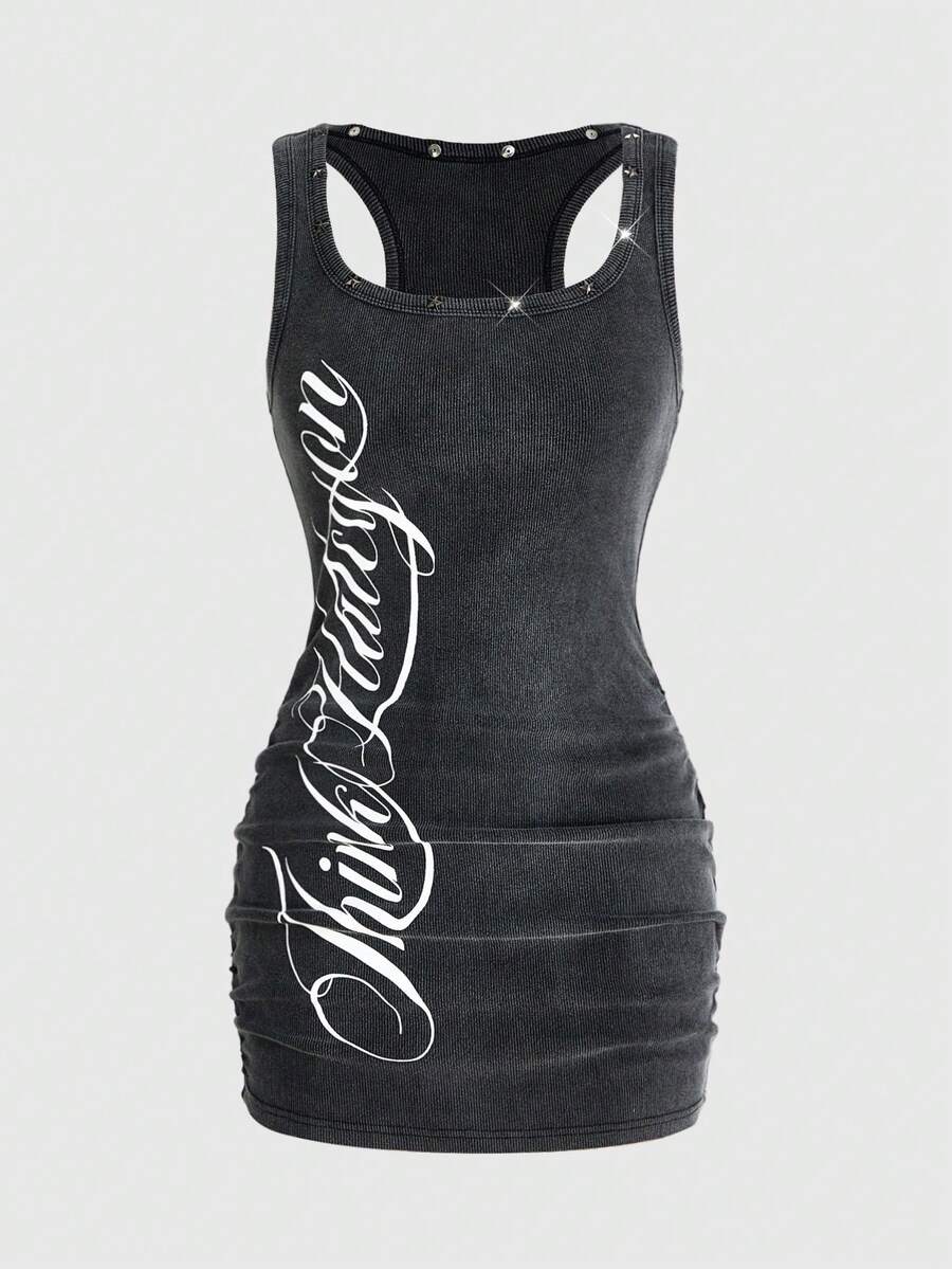 Fitted casual dress with grunge mood and short sleeves