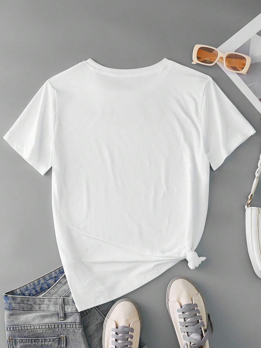Image 6 - styled outfit of Stylish Plus Size Floral Print Casual T-Shirt for Women - Perfect for Holidays