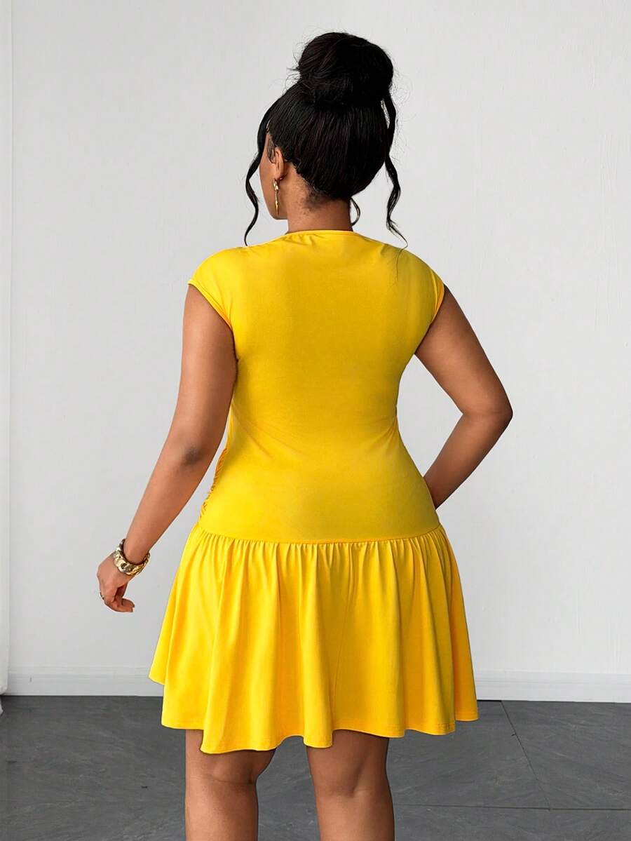 Neckline detail of Chic Plus Size Lemon Yellow Floral Midi Dress with 3D Design and Ruched Waist for Elegant Daily Wear and Parties