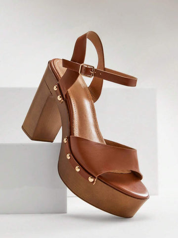 Platform block heel sandals with open toe and gold buckle image 1