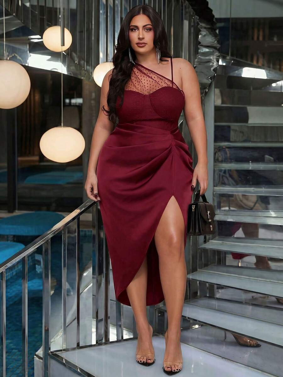 Fabric detail of Elegant Plus Size Black Mesh Slit Hem Midi Dress for Vacations and Celebrations for plus size dress styling