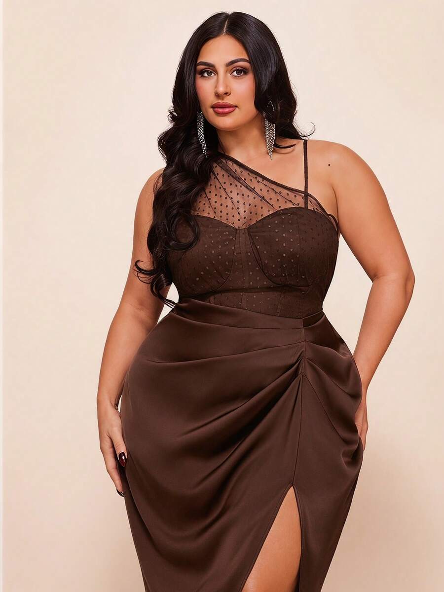 Fabric detail of Elegant Plus Size Black Mesh Slit Hem Midi Dress for Vacations and Celebrations for plus size dress styling