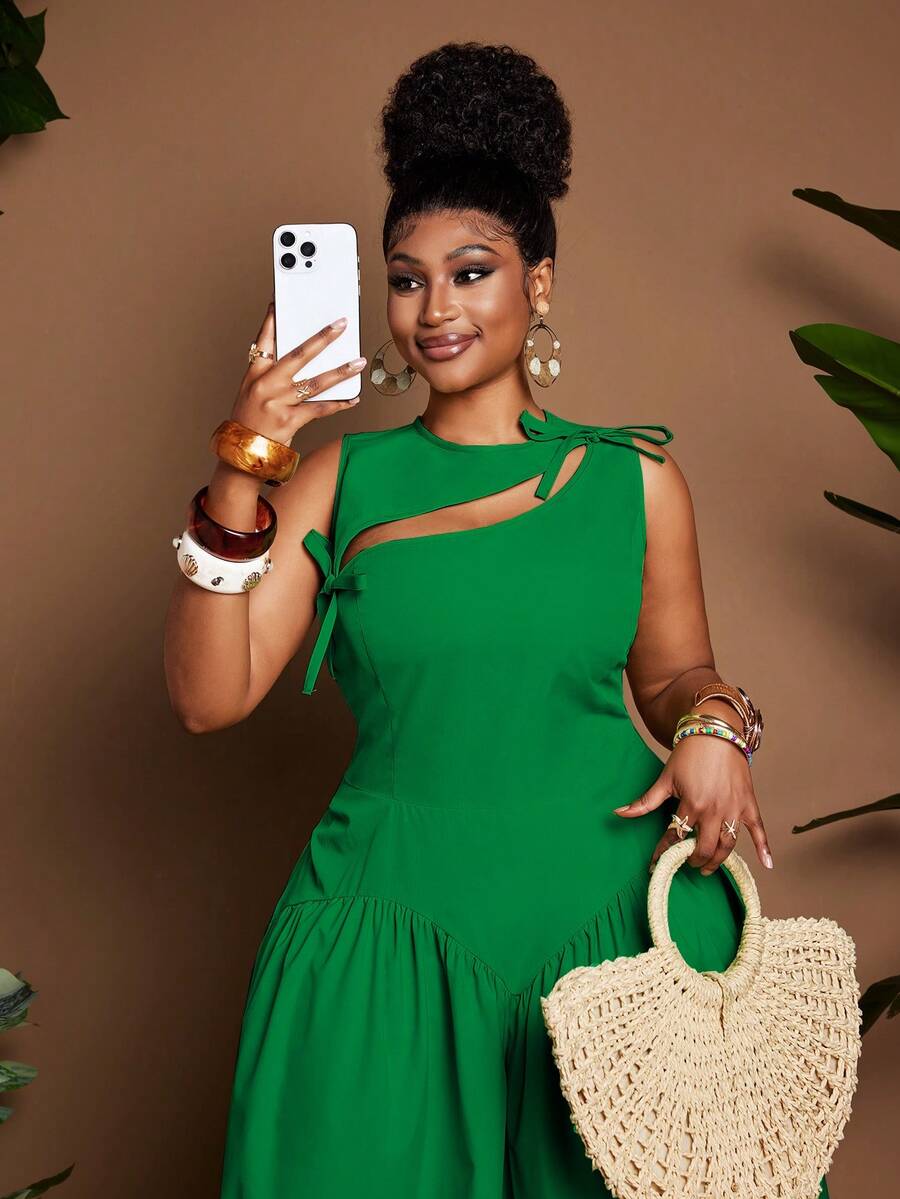 Image 11 - fit detail of Stylish Plus Size Sleeveless Dress with Cutout and Cinched Waist for a Flattering Fit