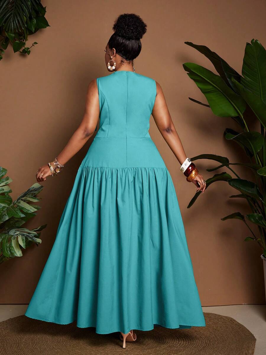 Image 2 - side profile of Stylish Plus Size Sleeveless Dress with Cutout and Cinched Waist for a Flattering Fit