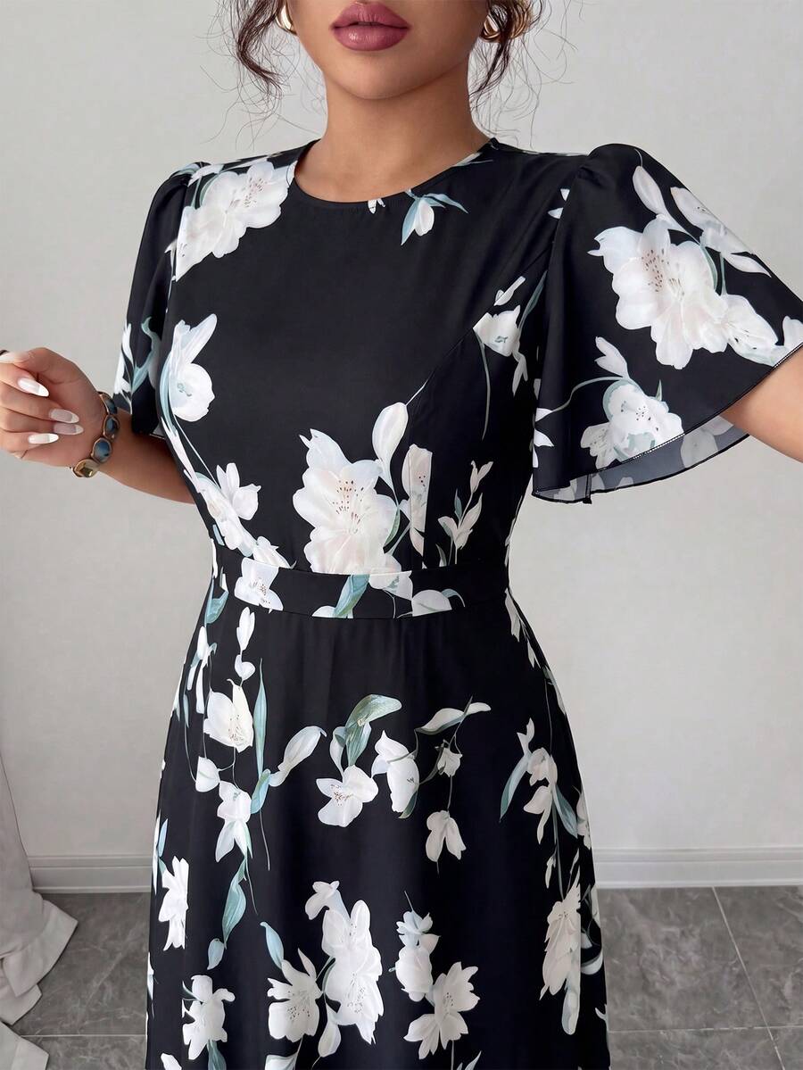 Image 3 - back view of Elegant Plus Size Floral Print Dress for Women - Perfect for Work, Commute, and Summer Outings