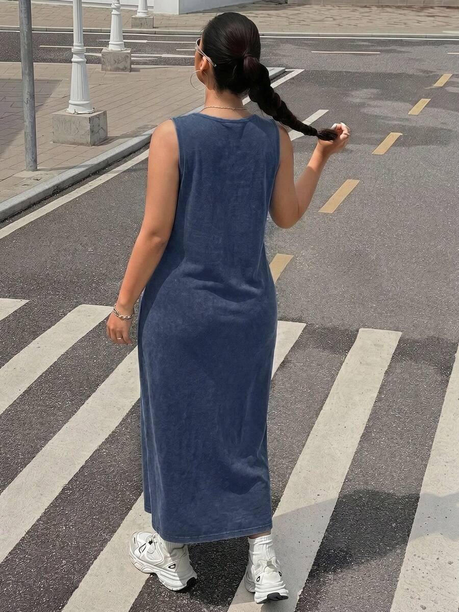 Side profile of Elegant Plus Size Dresses for Effortless Style and Comfort