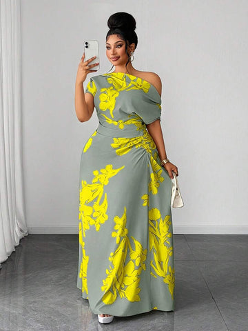 Front view of Plus Size Green Floral Print Ruched Waist Slit Shoulder Dress for Casual Vacations