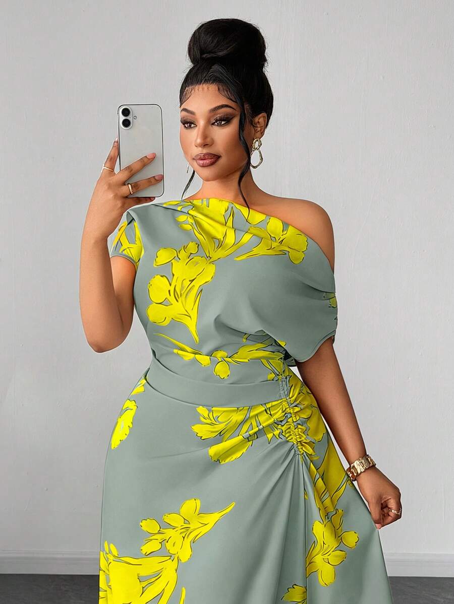 Front view of Plus Size Green Floral Print Ruched Waist Slit Shoulder Dress for Casual Vacations