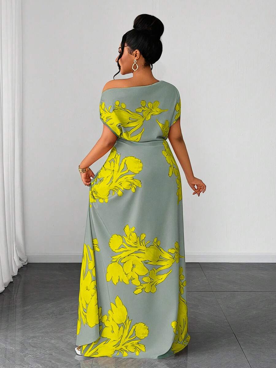 Back view of Plus Size Green Floral Print Ruched Waist Slit Shoulder Dress for Casual Vacations