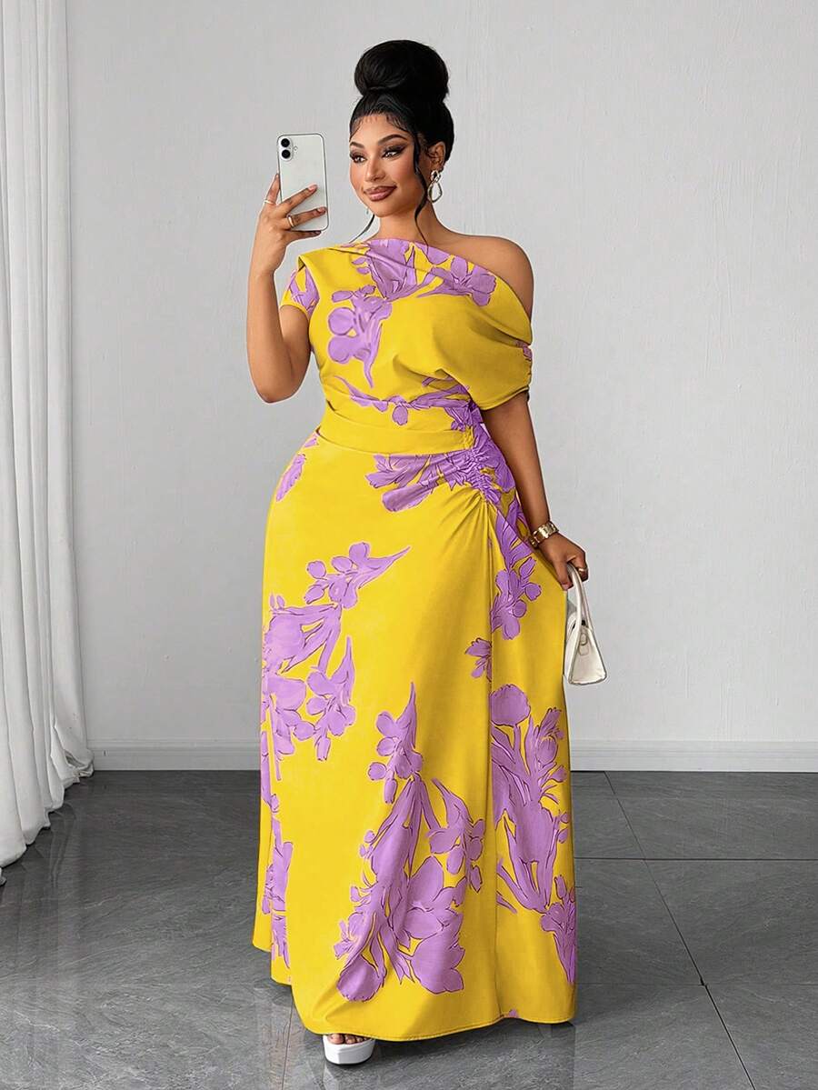 Color option view of Plus Size Green Floral Print Ruched Waist Slit Shoulder Dress for Casual Vacations