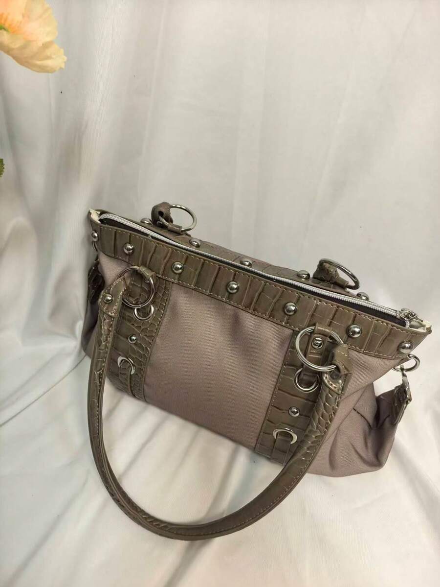 Stay organized in style with this vintage colorblock campus tote bag for women. Featuring a timeless colorblock design and a spacious interior, this large capacity shoulder bag is made for busy days, offering the perfect combination of classic style, comfort, and everyday functionality.