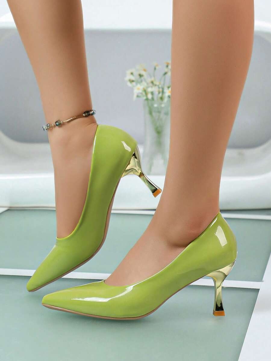 Lime and turquoise glossy court pumps with beige lining