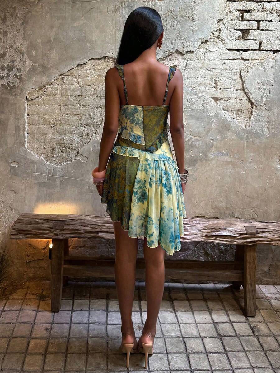 Green fitted cami mini dress with sweetheart neckline and floral paisley print