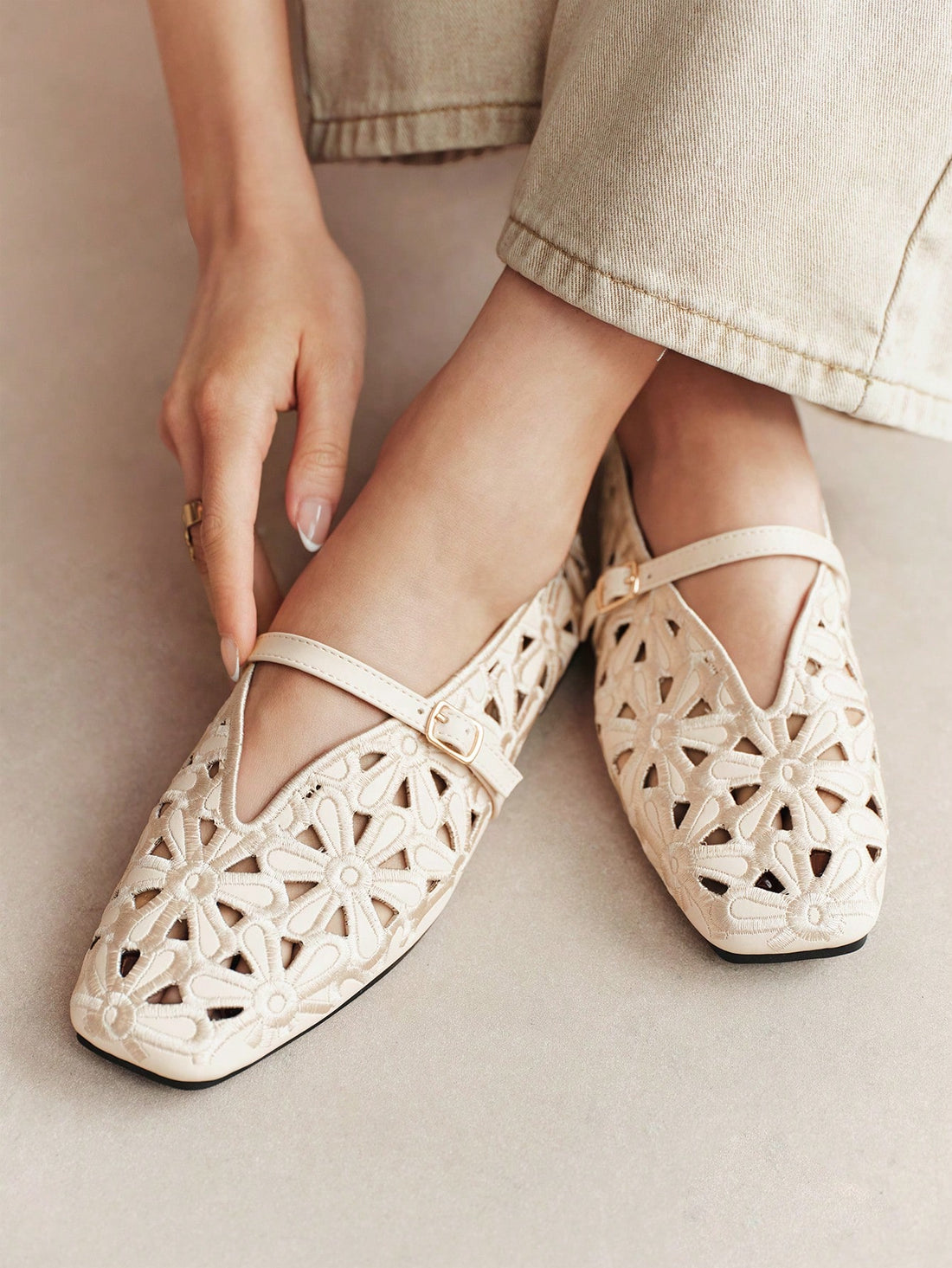 Step into comfort without sacrificing style! These women's casual embroidered flats feature a charming hollow-out design that keeps your feet cool during busy days. Perfect for running errands, heading to the office, or casual weekend outings, they slip on effortlessly and pair with everything from jeans to dresses. The delicate embroidery adds a touch of personality while the lightweight construction makes them ideal for all-day wear. Whether you're commuting across town or exploring your neighborhood, the