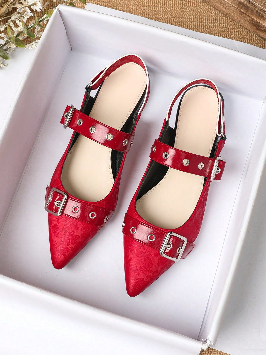 Introducing our 2024 British Style Loafers, designed for the modern woman seeking both comfort and style. Slip into these timeless, slip-on shoes for a sophisticated look that will take you from day to night with ease. The perfect combination of fashion and function for the busy woman.